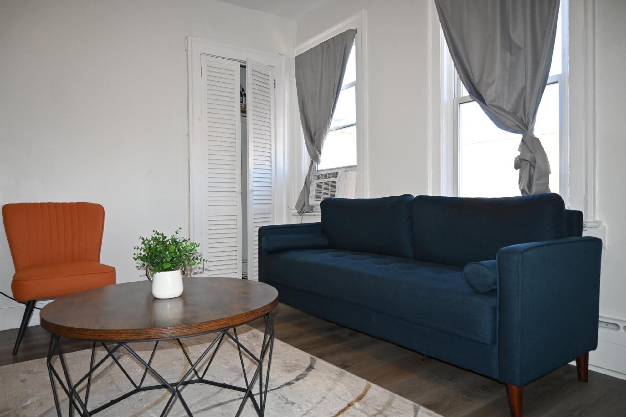 Downtown 2br Family Pet Friendly *